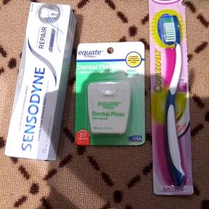 NIB AUTHENTIC SENSODYNE FULL SIZE REPAIR AND PROTECT 75ML LOT toothbrush🪥 floss